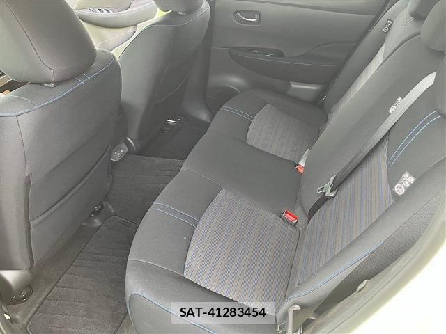 Nissan LEAF 2021-09 8130936-24