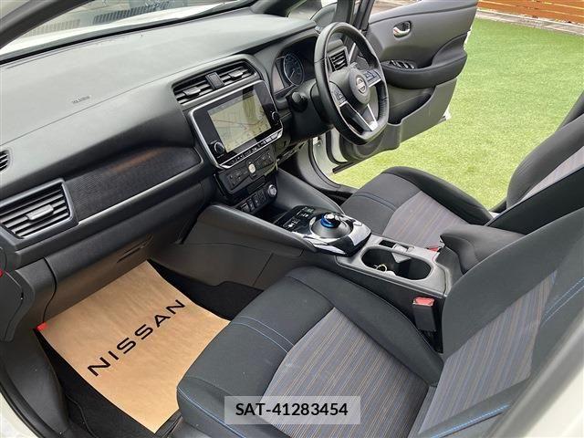 Nissan LEAF 2021-09 8130936-26