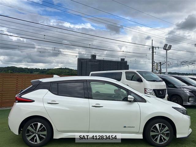 Nissan LEAF 2021-09 8130936-5