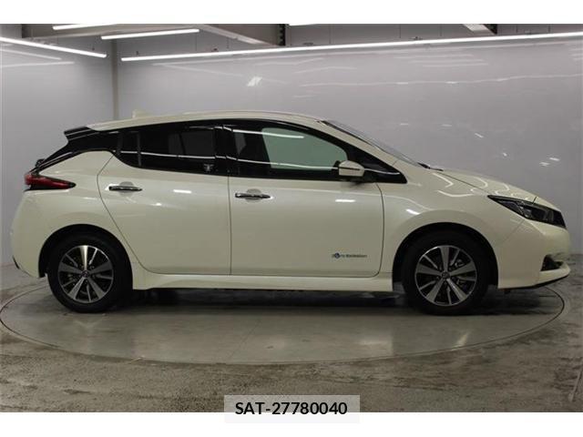 Nissan LEAF 2022-01 8146039-3