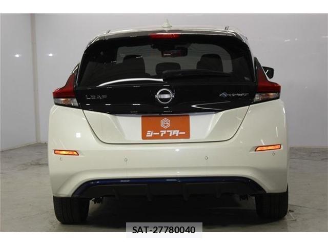 Nissan LEAF 2022-01 8146039-5