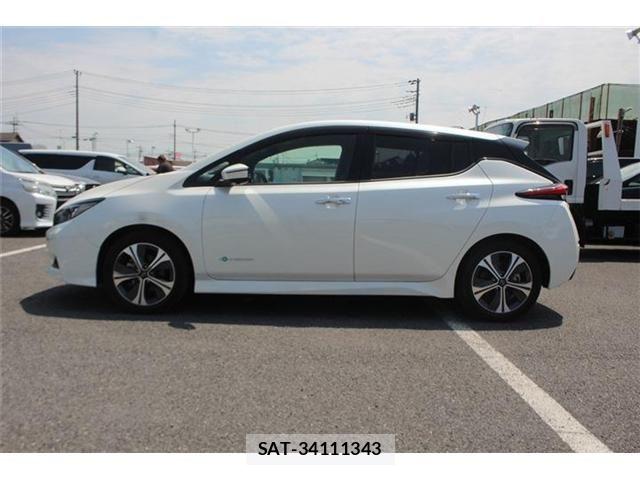 Nissan LEAF 2022-03 8146040-12
