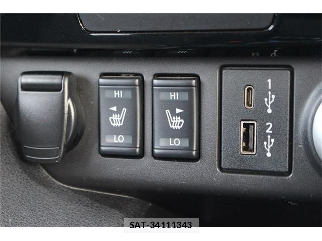 Nissan LEAF 2022-03 8146040-3