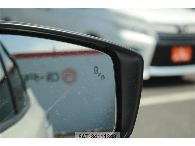 Nissan LEAF 2022-03 8146040-5