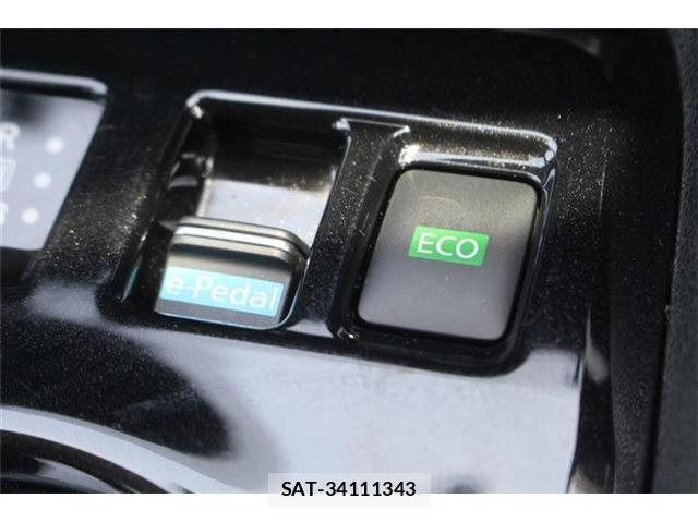 Nissan LEAF 2022-03 8146040-8