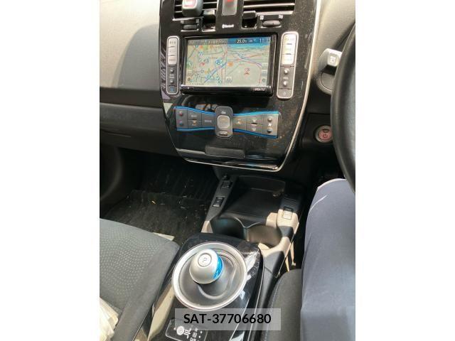 Nissan LEAF 2016-01 8146041-24