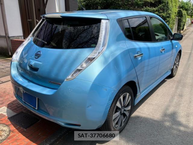 Nissan LEAF 2016-01 8146041-4