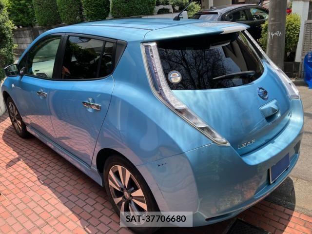 Nissan LEAF 2016-01 8146041-5