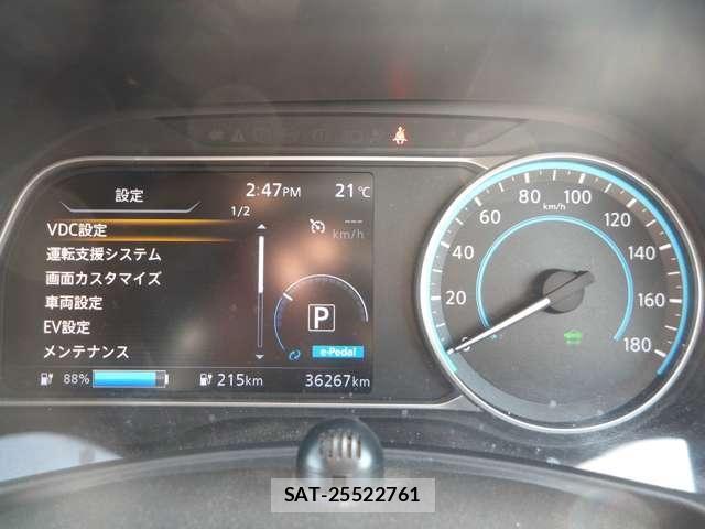 Nissan LEAF 2018-01 8208259-9
