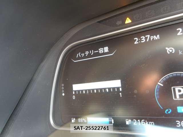 Nissan LEAF 2018-01 8208259-10