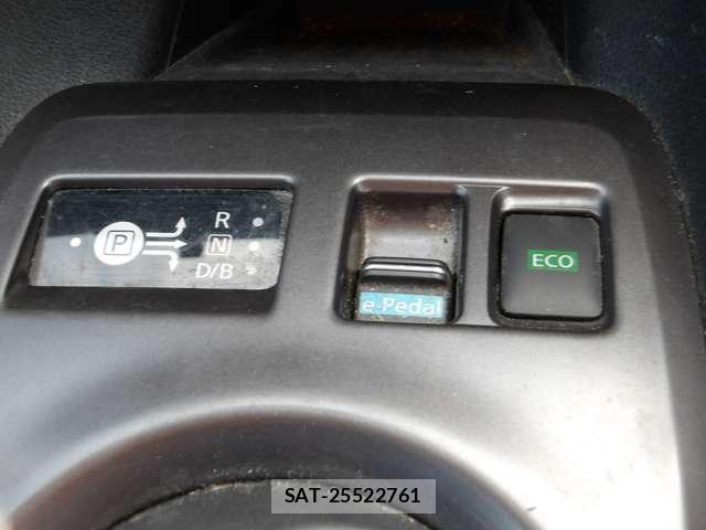 Nissan LEAF 2018-01 8208259-19