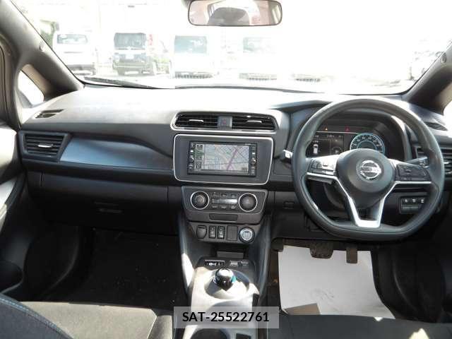 Nissan LEAF 2018-01 8208259-25