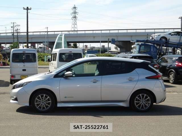 Nissan LEAF 2018-01 8208259-7