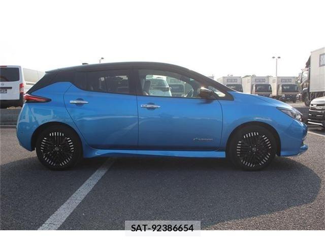 Nissan LEAF 2023-02 8208257-9