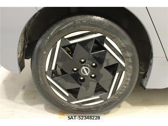 Nissan LEAF 2022-06 8208256-23