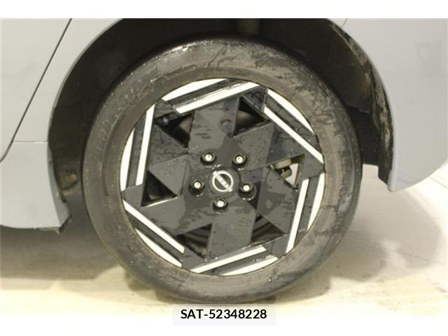 Nissan LEAF 2022-06 8208256-24