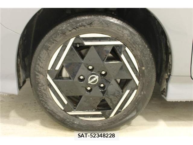 Nissan LEAF 2022-06 8208256-25