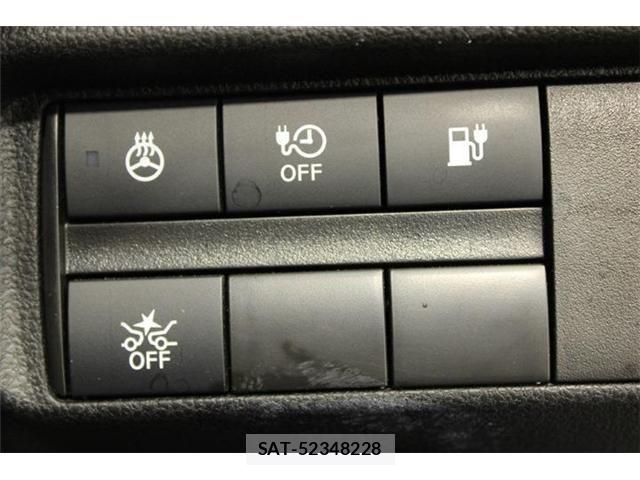 Nissan LEAF 2022-06 8208256-5
