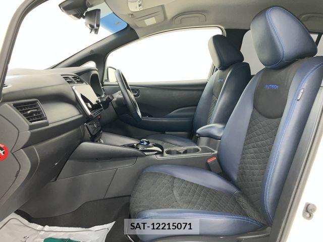 Nissan LEAF 2021-08 8208258-22