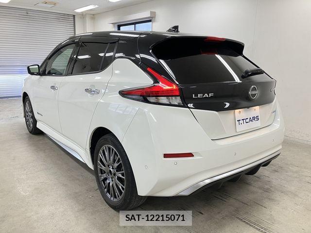 Nissan LEAF 2021-08 8208258-26