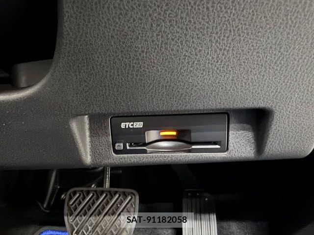 Nissan LEAF 2021-04 8208255-10