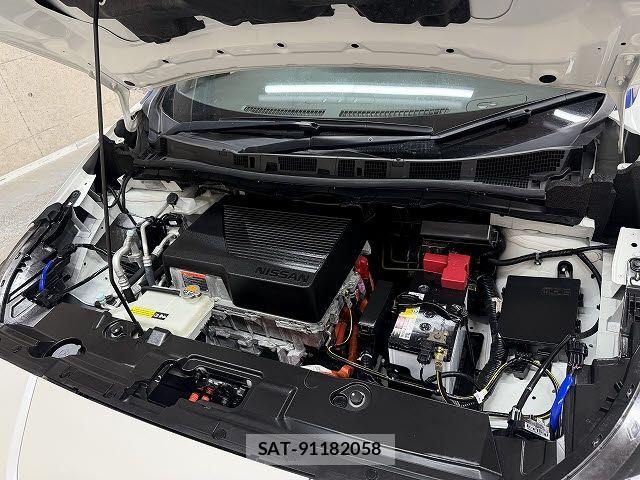 Nissan LEAF 2021-04 8208255-16