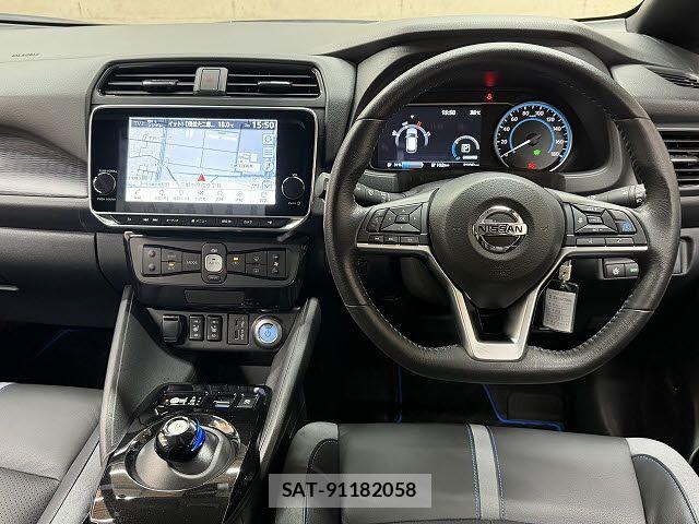 Nissan LEAF 2021-04 8208255-1