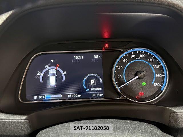 Nissan LEAF 2021-04 8208255-20