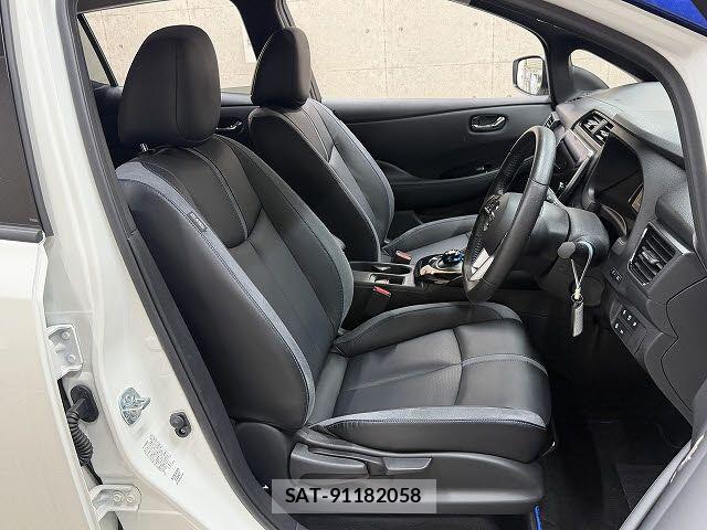 Nissan LEAF 2021-04 8208255-3