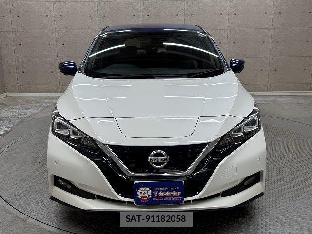 Nissan LEAF 2021-04 8208255-5