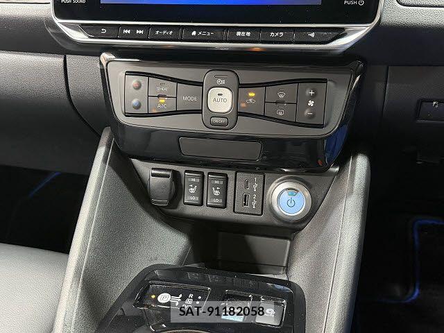 Nissan LEAF 2021-04 8208255-7