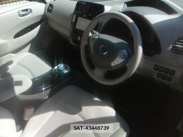 Nissan LEAF 2014-01 8208254-1