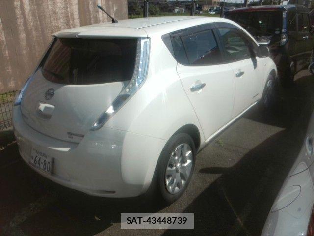 Nissan LEAF 2014-01 8208254-2