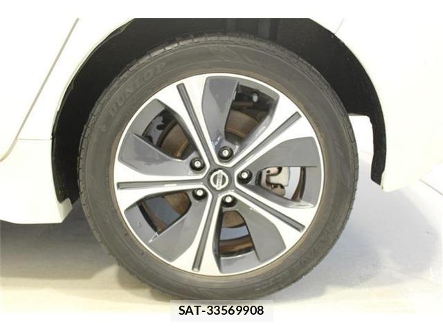 Nissan LEAF 2019-05 8230566-24