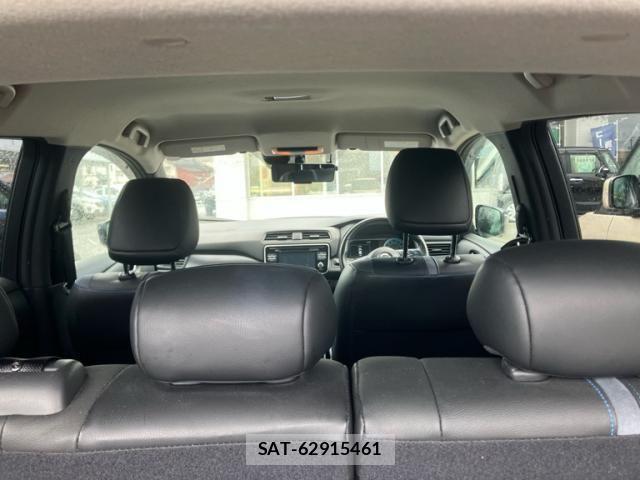 Nissan LEAF 2019-01 8230567-21