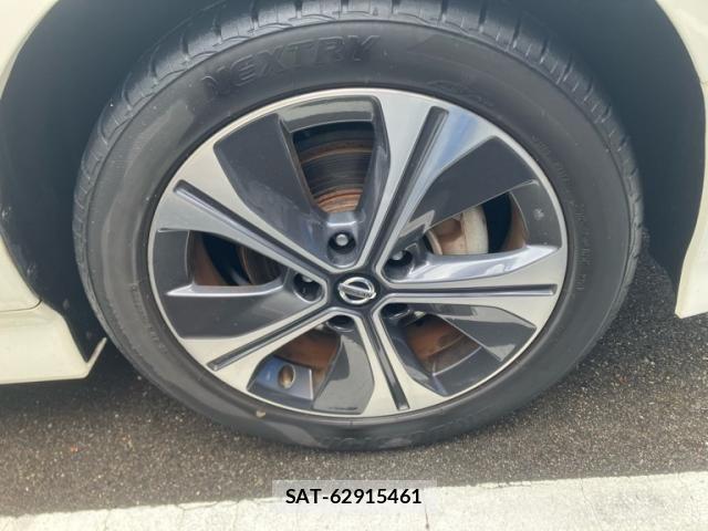 Nissan LEAF 2019-01 8230567-5