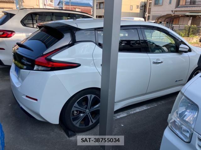 Nissan LEAF 2018-08 8230568-3