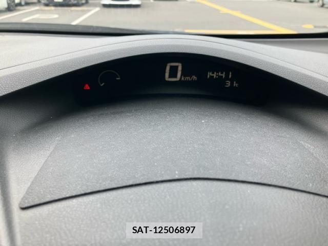 Nissan LEAF 2016-02 8230569-16