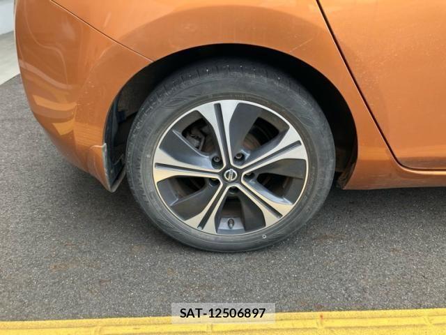 Nissan LEAF 2016-02 8230569-3