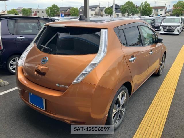 Nissan LEAF 2016-02 8230569-5