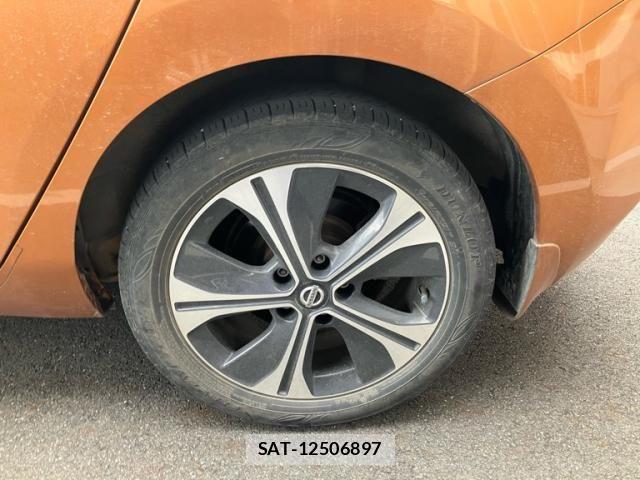 Nissan LEAF 2016-02 8230569-6