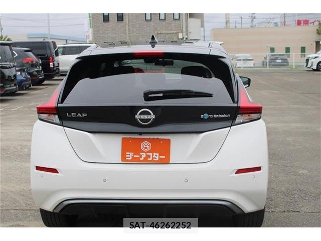 Nissan LEAF 2022-06 8245655-10