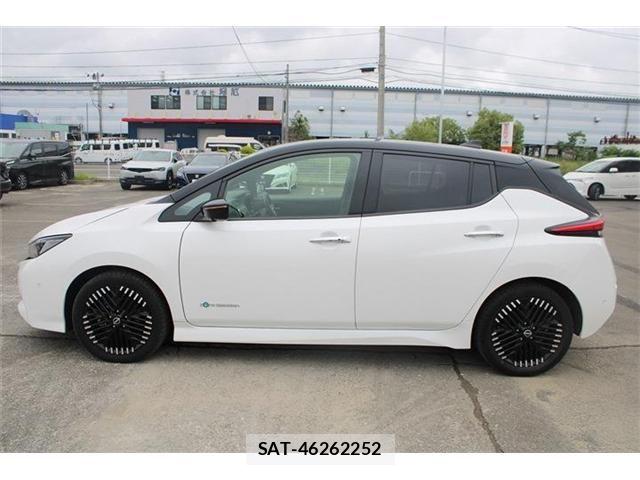 Nissan LEAF 2022-06 8245655-12