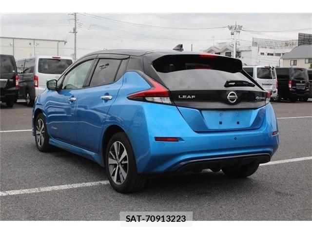 Nissan LEAF 2020-10 8245656-10