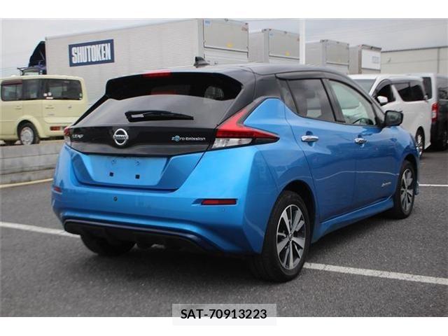 Nissan LEAF 2020-10 8245656-12