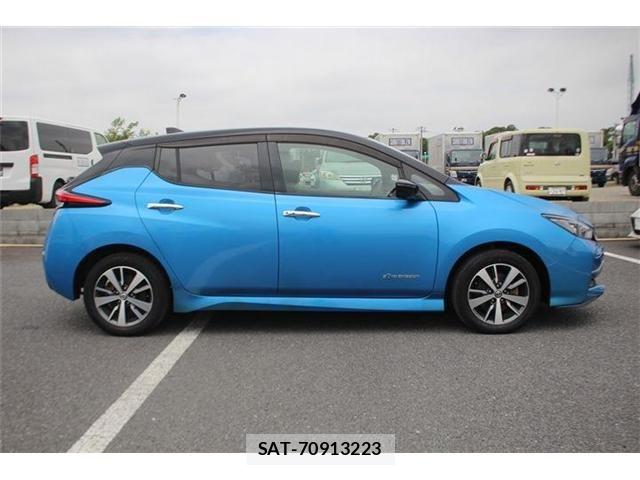 Nissan LEAF 2020-10 8245656-13