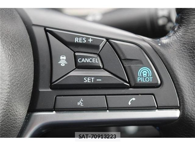 Nissan LEAF 2020-10 8245656-3