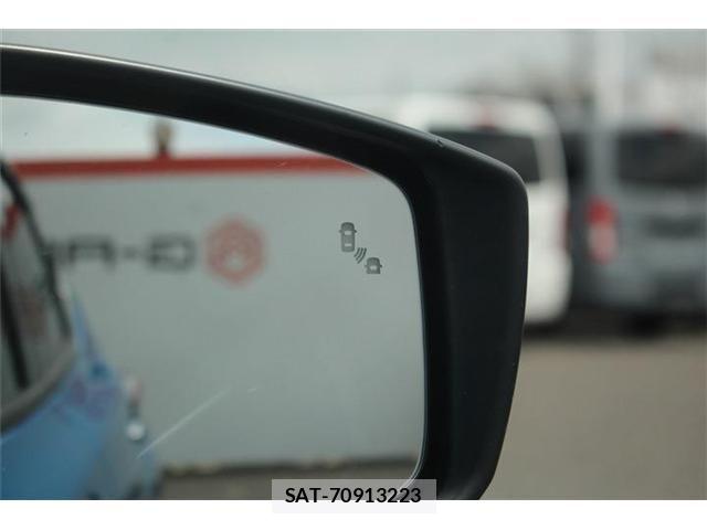 Nissan LEAF 2020-10 8245656-4