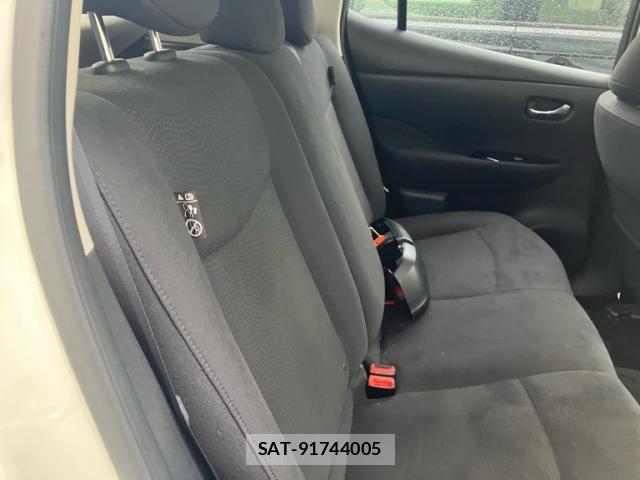 Nissan LEAF 2016-06 8315103-16