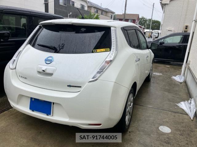 Nissan LEAF 2016-06 8315103-7